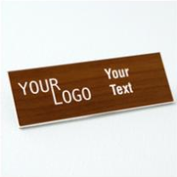 Name tag – engraved plastic Toffee / White – square corners – magnetic